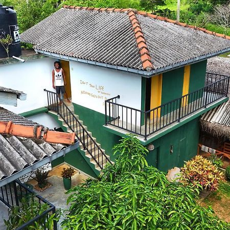 Blue Skies Guest House And Restaurant Tangalle Esterno foto