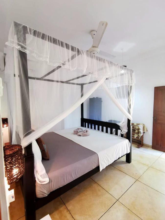 Blue Skies Guest House And Restaurant Tangalle Esterno foto