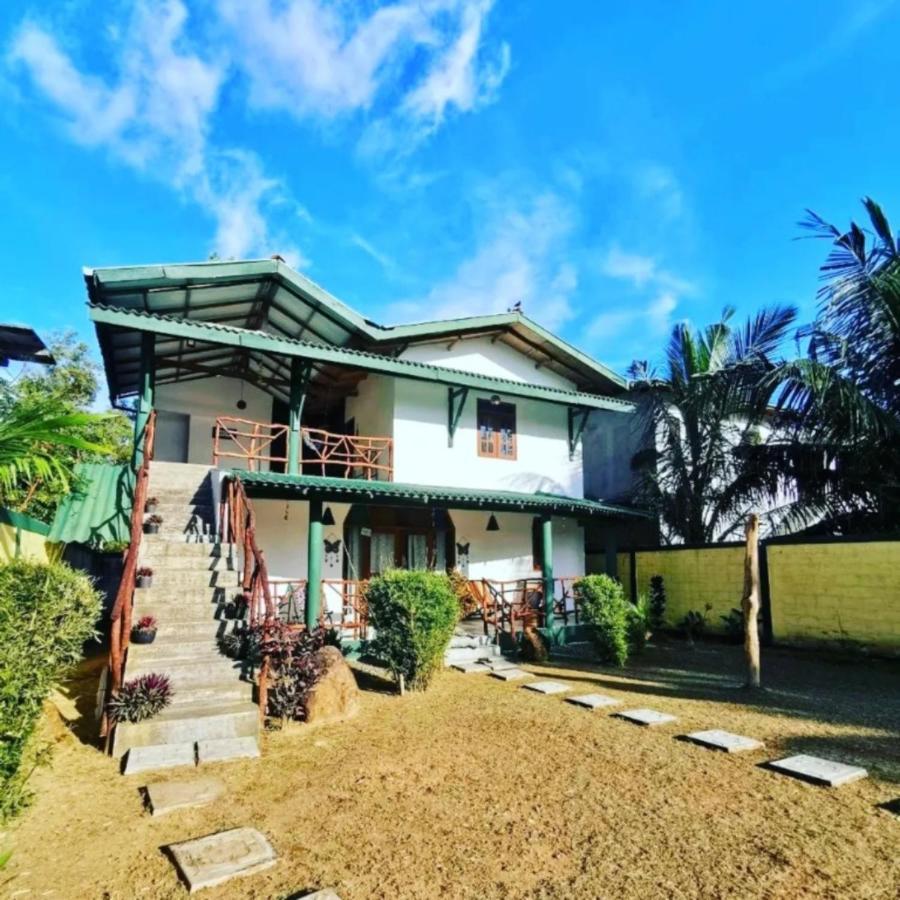 Blue Skies Guest House And Restaurant Tangalle Esterno foto