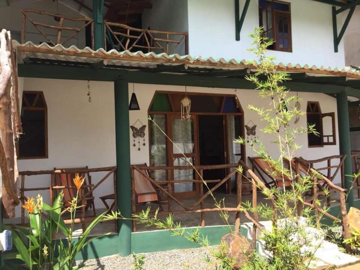 Blue Skies Guest House And Restaurant Tangalle Esterno foto