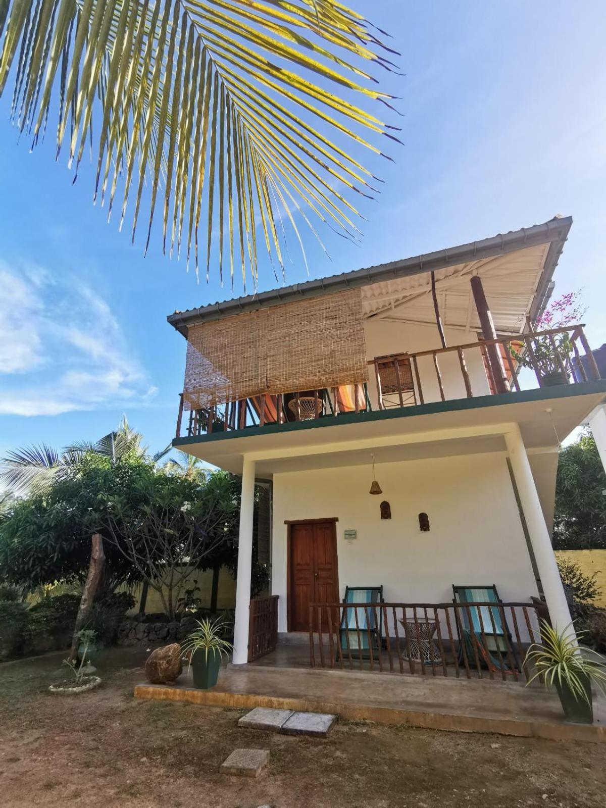 Blue Skies Guest House And Restaurant Tangalle Esterno foto