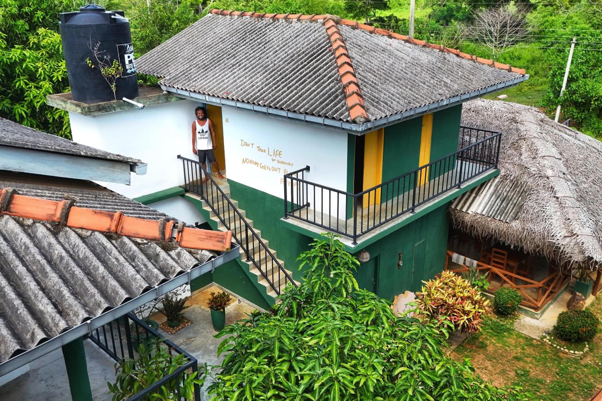 Blue Skies Guest House And Restaurant Tangalle Esterno foto