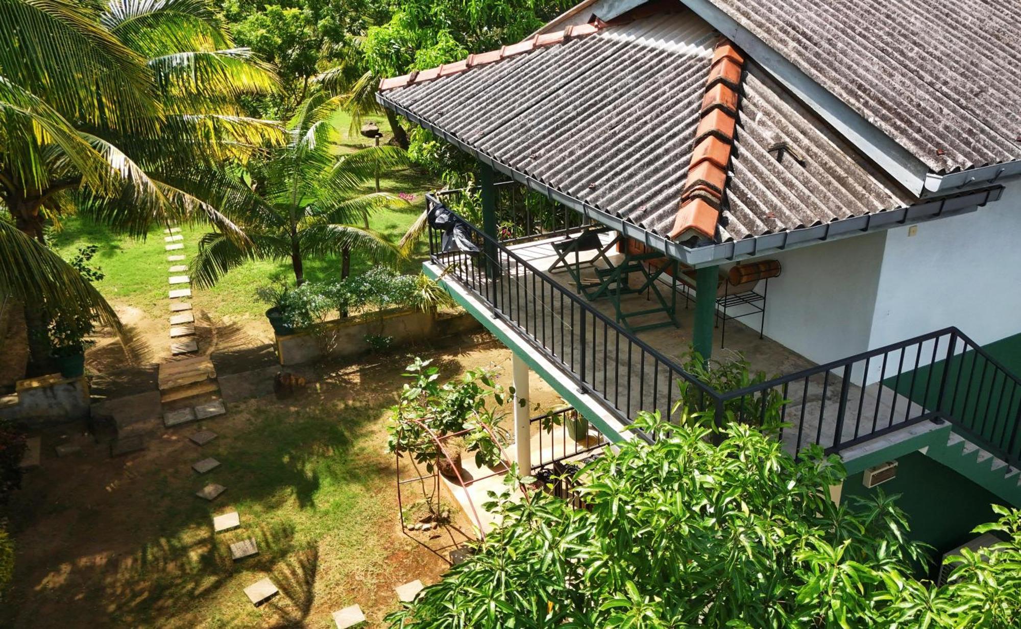 Blue Skies Guest House And Restaurant Tangalle Esterno foto