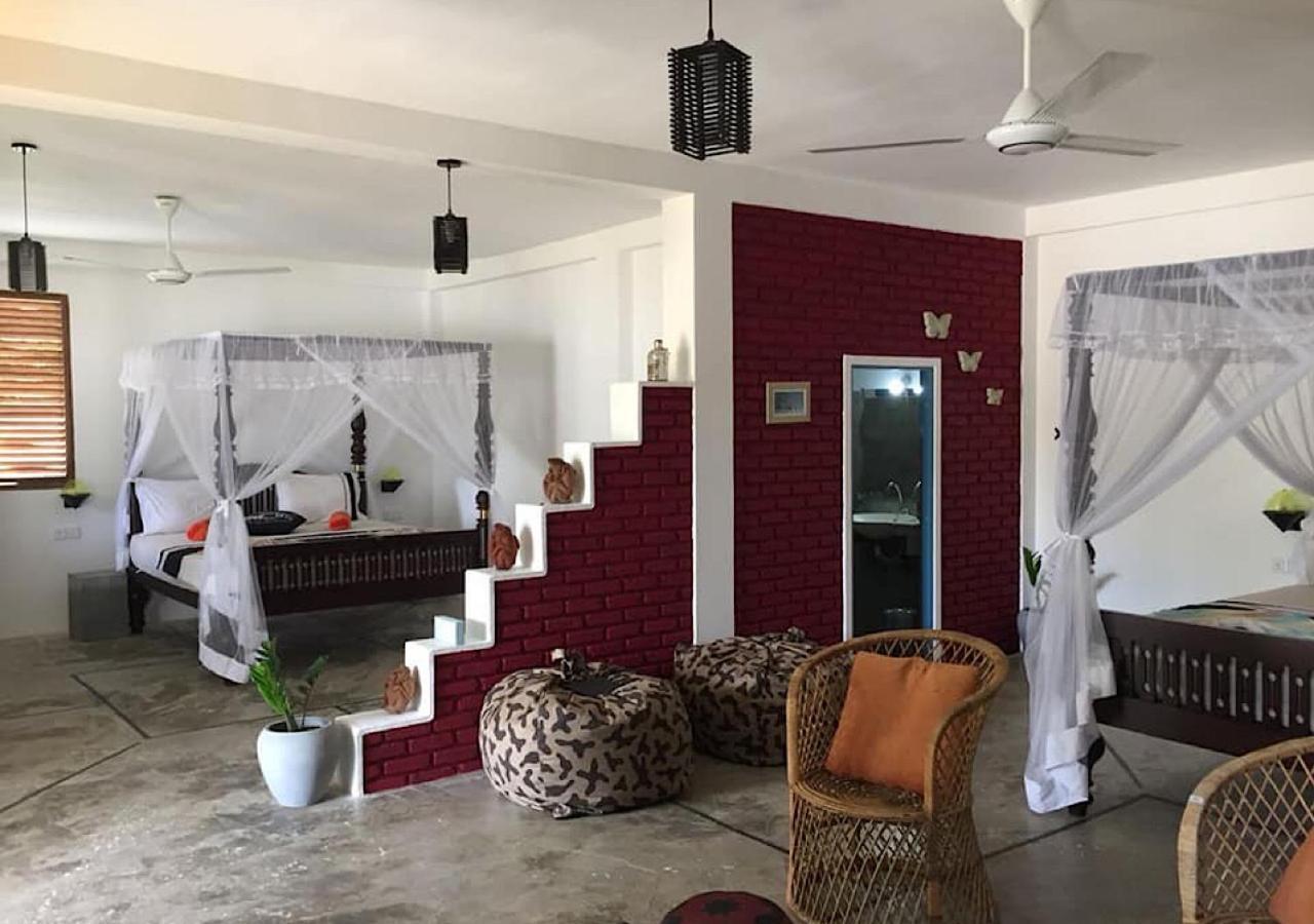 Blue Skies Guest House And Restaurant Tangalle Esterno foto